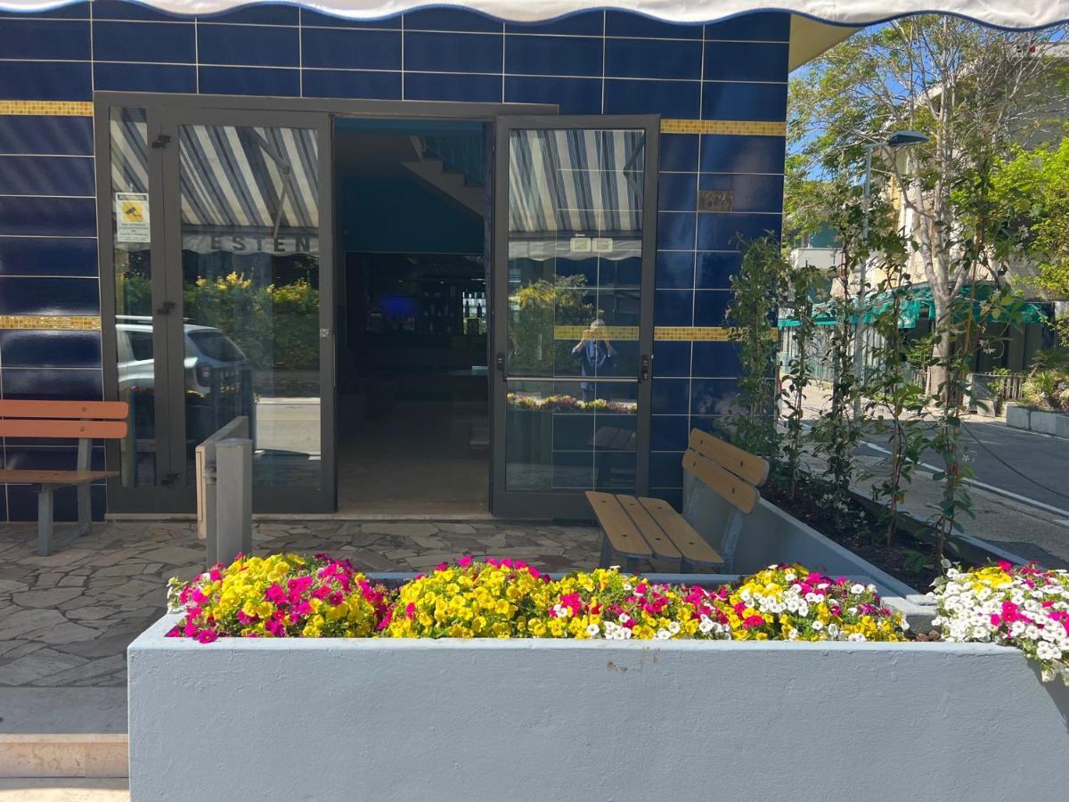 Hotel Estense Rimini Bagian luar foto