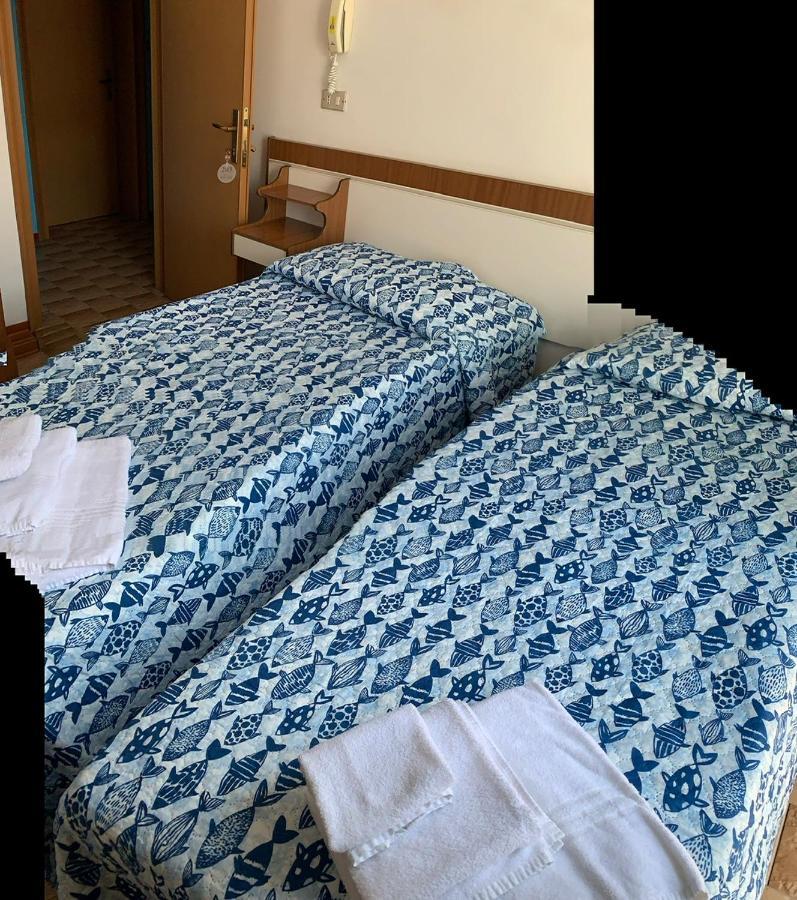 Hotel Estense Rimini Bagian luar foto