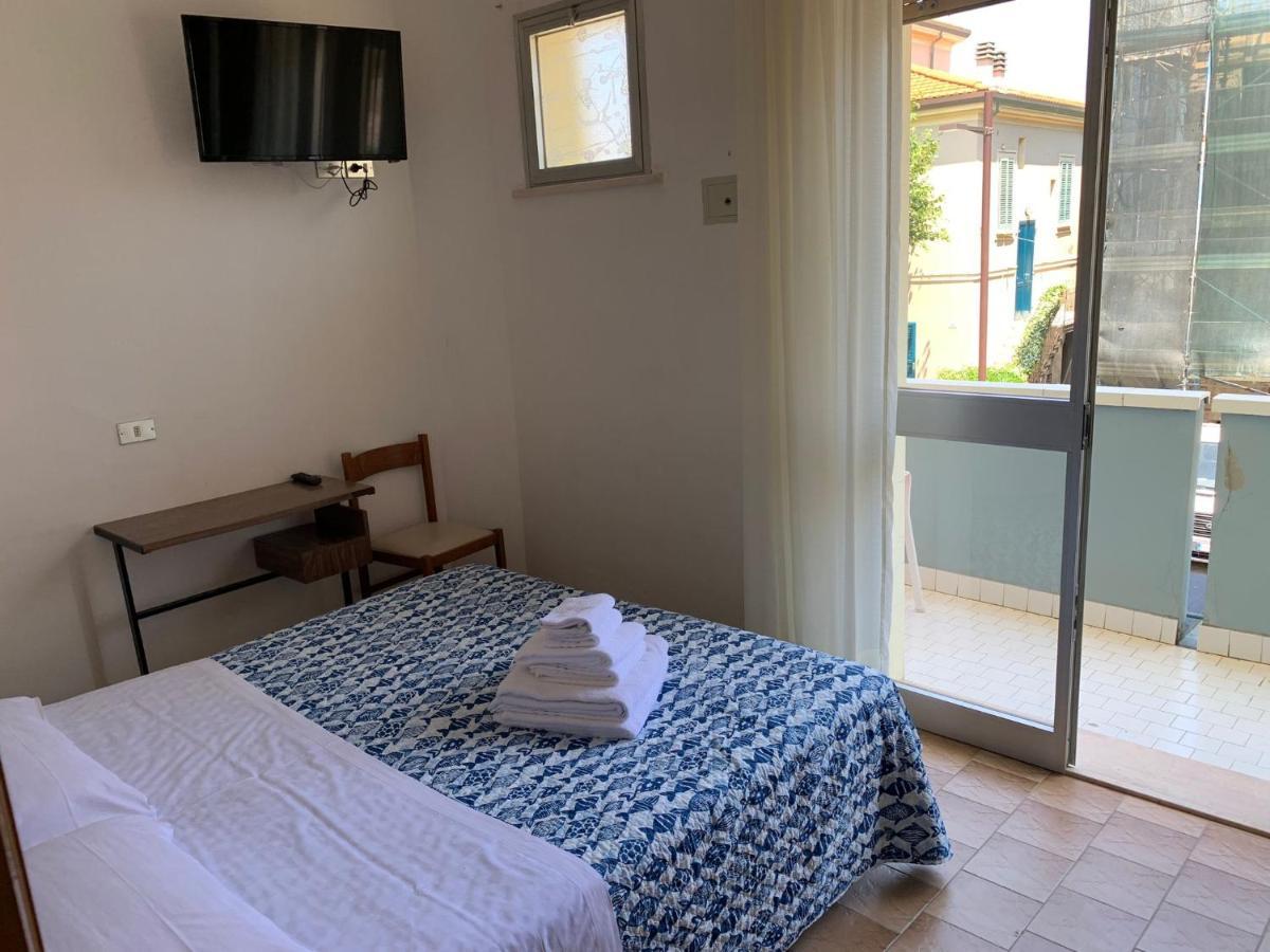 Hotel Estense Rimini Bagian luar foto